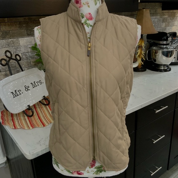 Lauren Ralph Lauren Jackets & Blazers - Lauren Ralph Lauren Quilted 2 Pocket Full Zip Vest Tan 
Size Small